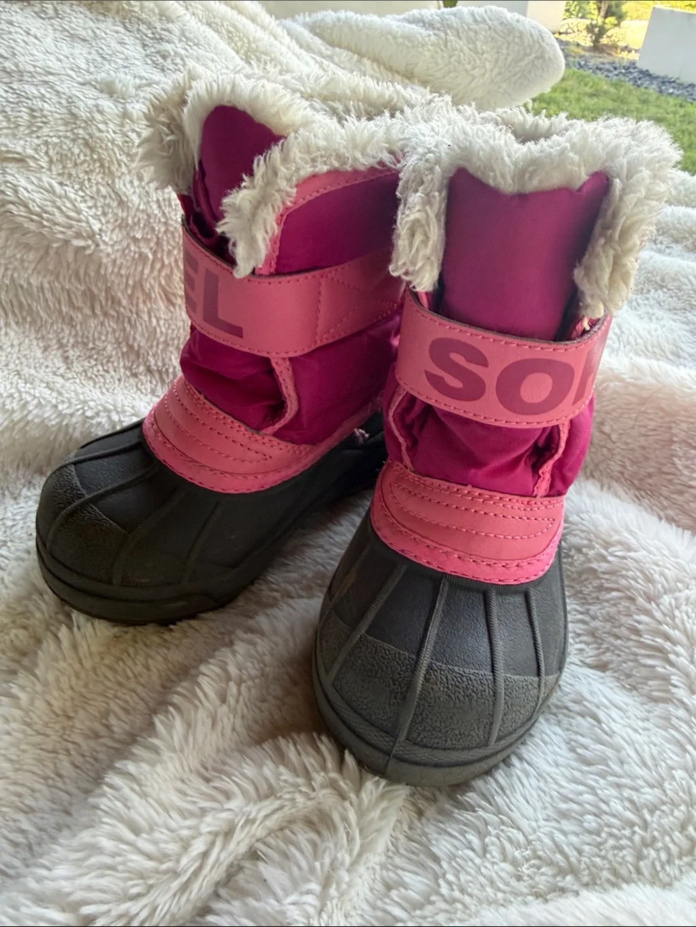 Kids pink snow boots